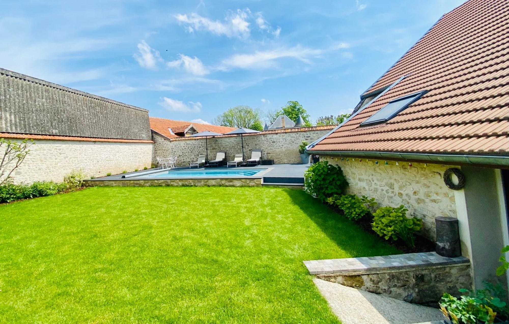 Apartment D'hotes Avec Piscine « le Clos N°6 » Cormicy